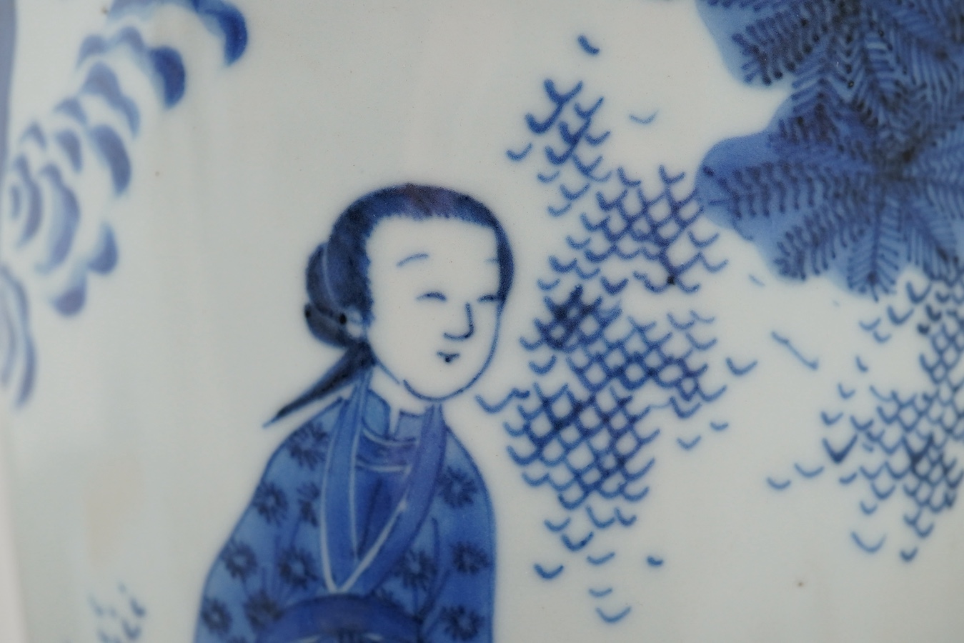 A Chinese Transitional blue and white ‘Ladies’ rolwagen vase, Chongzhen period (1627-1644)